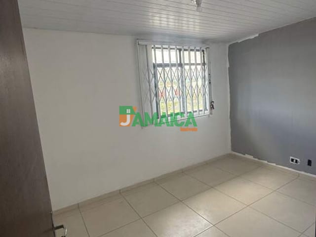Casa 2 quartos e 1 banheiro, para alugar, no bairro GUABIROTUBA em Curitiba