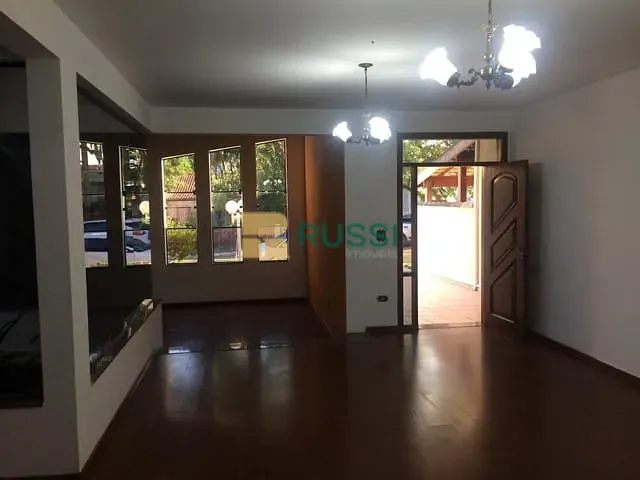 Casa com 252m² 3 quartos e 1 banheiro, à venda, no bairro Urbanova em São José dos Campos