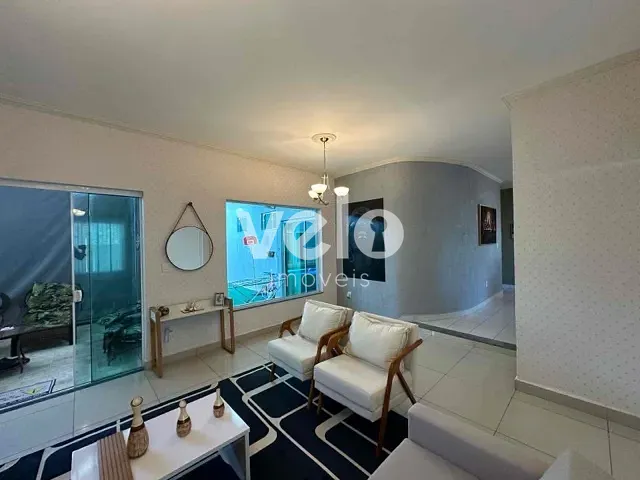 Casa 3 quartos e 5 banheiros, para alugar, no bairro Piracangaguá em Taubaté