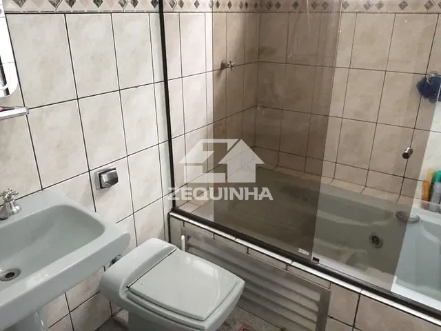 Casa com 225m² 3 quartos e 2 banheiros, à venda, no bairro Ayrosa em Osasco