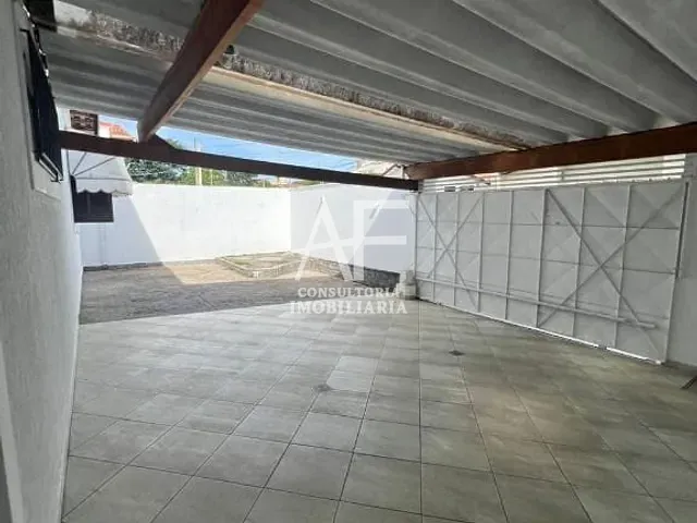 Casa com 300m² 3 quartos e 2 banheiros, para alugar, no bairro Independência em Taubaté