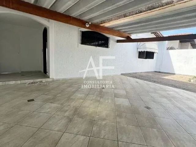 Casa com 300m² 3 quartos e 2 banheiros, para alugar, no bairro Independência em Taubaté