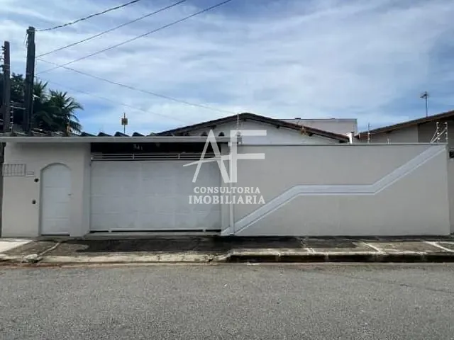 Casa com 300m² 3 quartos e 2 banheiros, para alugar, no bairro Independência em Taubaté
