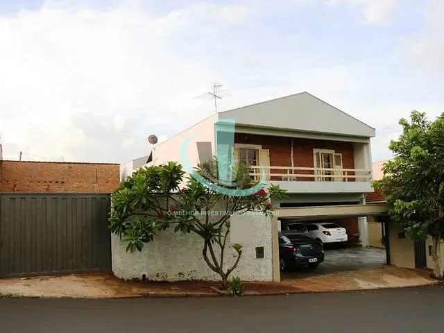 Sobrado com 225m² 4 quartos e 3 banheiros, à venda, no bairro VILA SUCONASA em ARARAQUARA