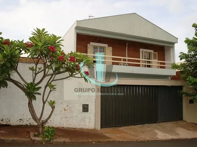 Sobrado com 225m² 4 quartos e 3 banheiros, à venda, no bairro VILA SUCONASA em ARARAQUARA