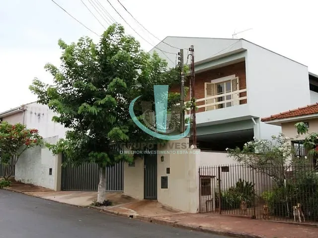 Sobrado com 225m² 4 quartos e 3 banheiros, à venda, no bairro VILA SUCONASA em ARARAQUARA