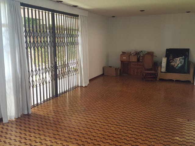 Casa com 390m² 4 quartos e 3 banheiros, à venda, no bairro Centro em Ponta Grossa
