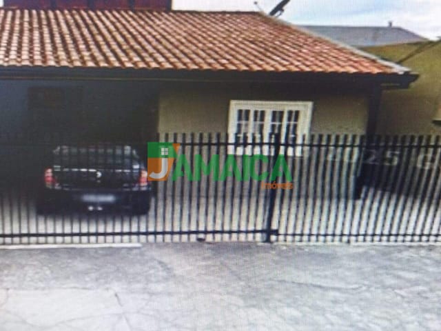 Casa 3 quartos e 2 banheiros, à venda, no bairro Uberaba em Curitiba