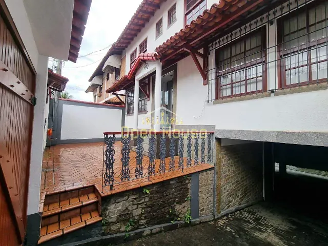 Casa com 240m² 4 quartos e 3 banheiros, para alugar, no bairro Jardim Belvedere (Samoa) em Volta Redonda