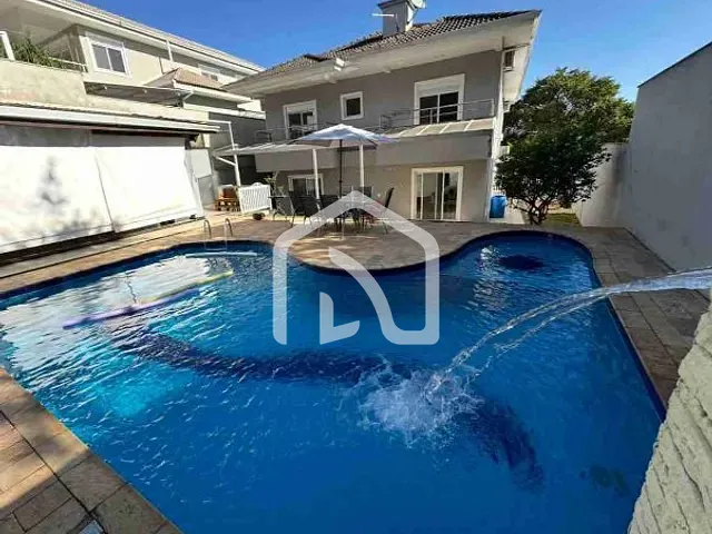 Casa 4 quartos e 5 banheiros, à venda, no bairro Tarumã em Santana de Parnaíba