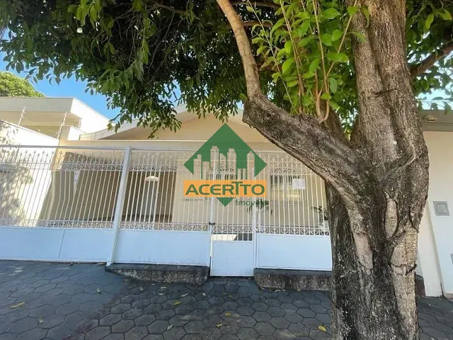 Casa com 300m² 3 quartos e 3 banheiros, à venda, no bairro Vila Bandeirantes em Araçatuba