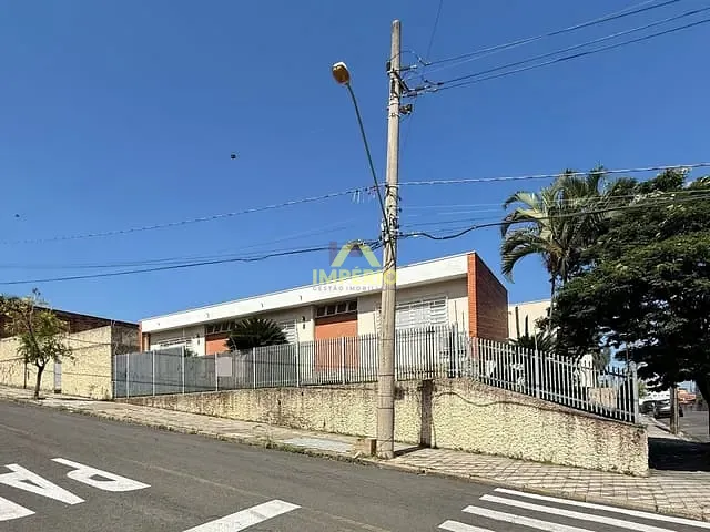 Casa com 642m² 4 quartos e 3 banheiros, à venda, no bairro Centro em Salto