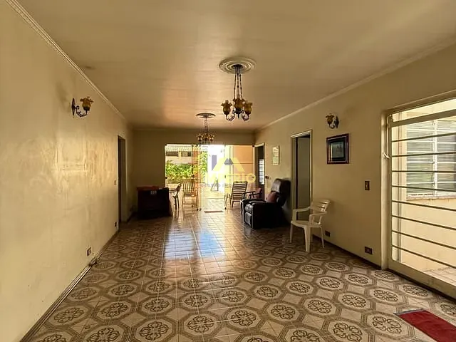 Casa com 642m² 4 quartos e 3 banheiros, à venda, no bairro Centro em Salto