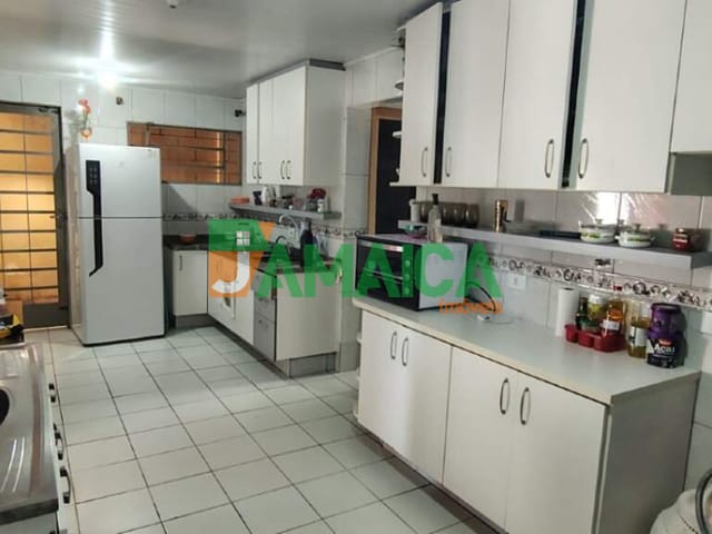 Casa com 160m² 2 quartos e 2 banheiros, à venda, no bairro Cajuru em Curitiba