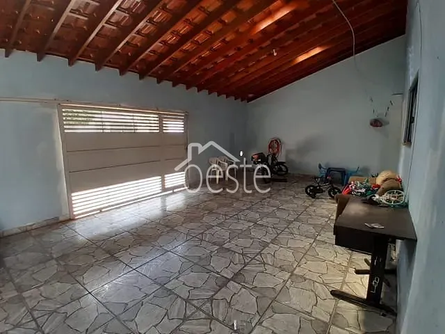 Casa com 210m² 4 quartos e 2 banheiros, à venda, no bairro Conjunto Habitacional Prefeito Ângelo Giubbina em Santa Bárbara D'Oeste