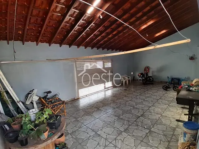 Casa com 210m² 4 quartos e 2 banheiros, à venda, no bairro Conjunto Habitacional Prefeito Ângelo Giubbina em Santa Bárbara D'Oeste