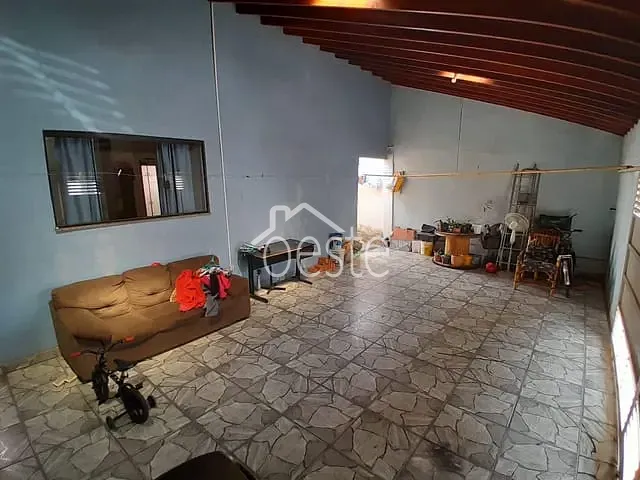 Casa com 210m² 4 quartos e 2 banheiros, à venda, no bairro Conjunto Habitacional Prefeito Ângelo Giubbina em Santa Bárbara D'Oeste