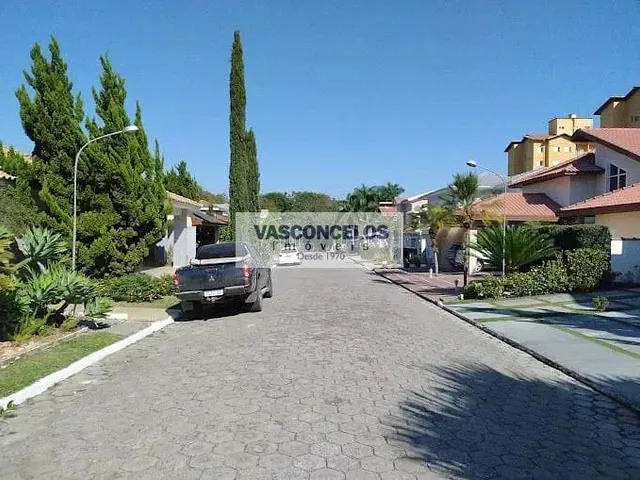 Casa com 672m² 4 quartos e 5 banheiros, à venda, no bairro Jardim Santa Maria em Jacareí