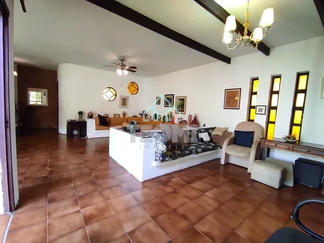 Casa com 504m² 4 quartos e 3 banheiros, à venda ou para alugar, no bairro Jardim das Nações em Taubaté