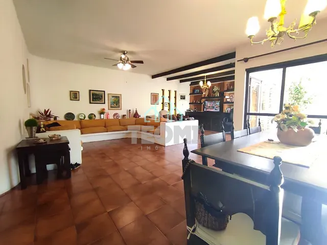 Casa com 504m² 4 quartos e 3 banheiros, à venda ou para alugar, no bairro Jardim das Nações em Taubaté