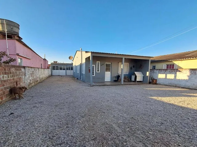 Casa com 360m² 2 quartos e 1 banheiro, à venda, no bairro Três Vendas em Pelotas