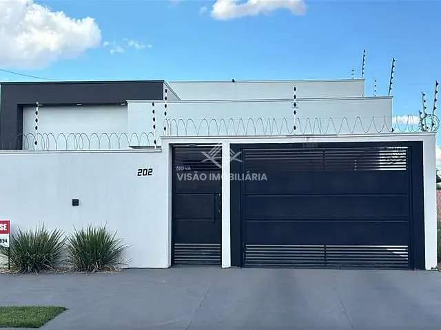 Casa 3 quartos e 3 banheiros, à venda, no bairro Jardim Curitiba em Sinop