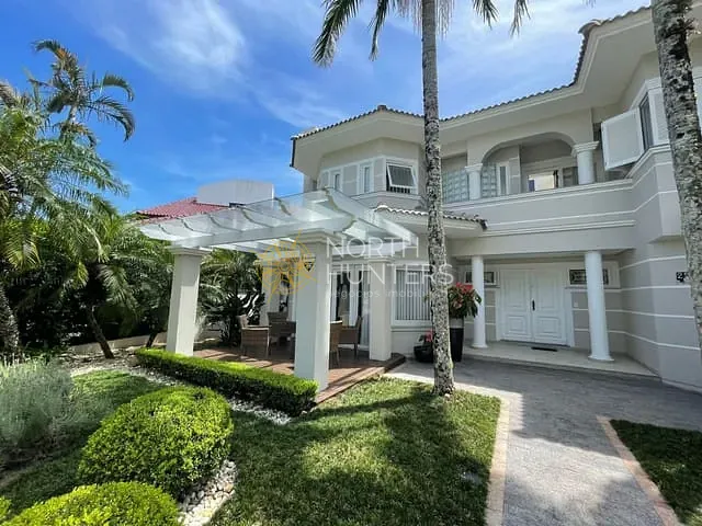 Casa com 600m² 5 quartos e 7 banheiros, para alugar, no bairro Jurerê Internacional em Florianópolis