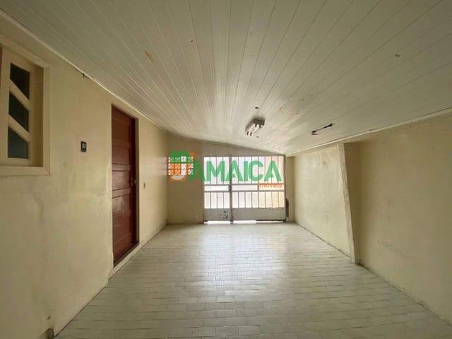 Casa 3 quartos e 1 banheiro, à venda, no bairro Uberaba em Curitiba