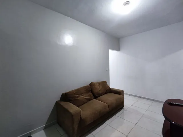Casa 2 quartos e 1 banheiro, para alugar, no bairro Glória em Belo Horizonte
