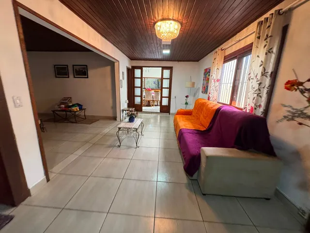 Casa com 305m² 4 quartos e 4 banheiros, à venda, no bairro Três Vendas em Pelotas
