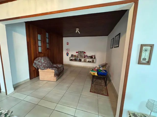 Casa com 305m² 4 quartos e 4 banheiros, à venda, no bairro Três Vendas em Pelotas