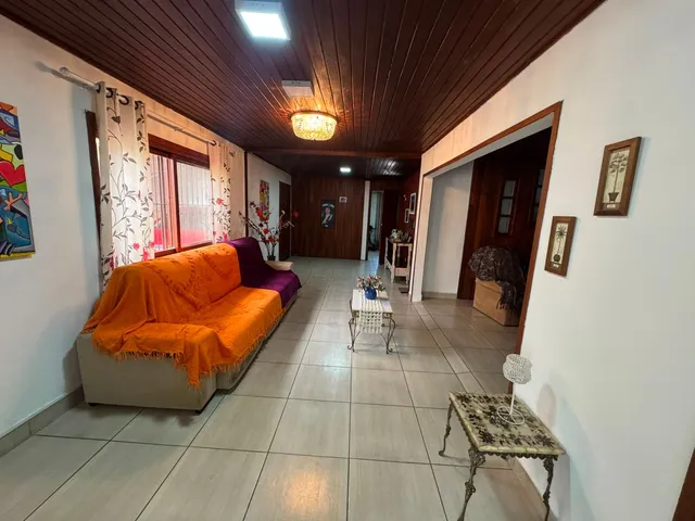 Casa com 305m² 4 quartos e 4 banheiros, à venda, no bairro Três Vendas em Pelotas