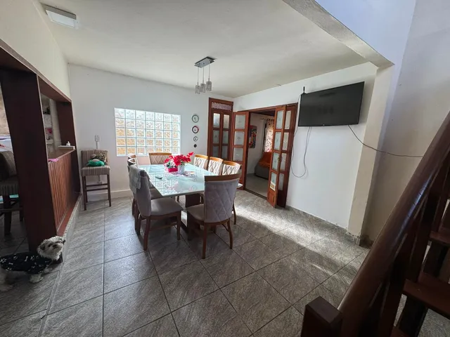 Casa com 305m² 4 quartos e 4 banheiros, à venda, no bairro Três Vendas em Pelotas