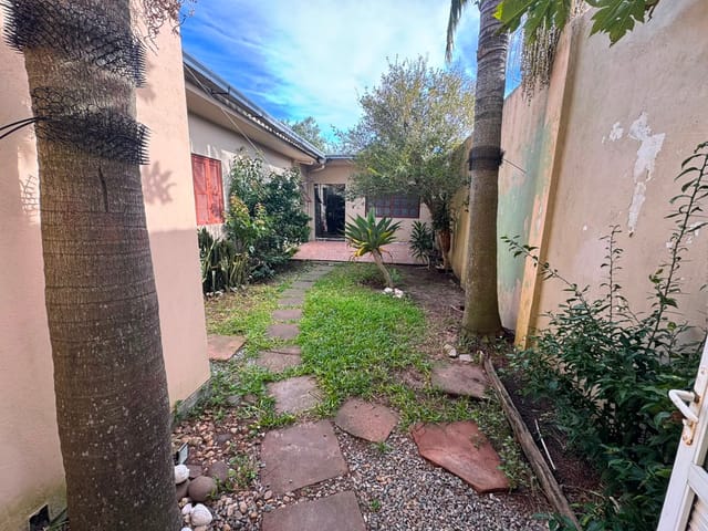 Casa com 305m² 4 quartos e 4 banheiros, à venda, no bairro Três Vendas em Pelotas