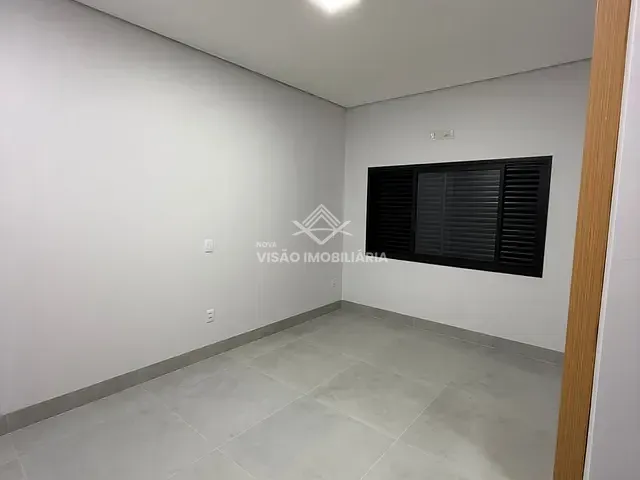 Casa 3 quartos e 3 banheiros, à venda, no bairro Jardim Curitiba em Sinop
