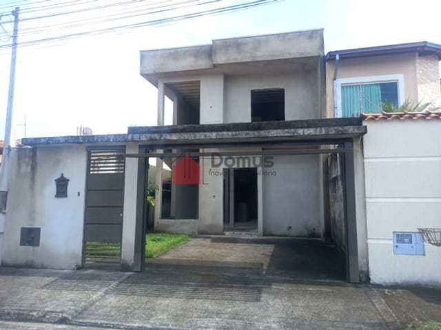 Casa com 200m², à venda, no bairro Parque das Palmeiras em Pindamonhangaba