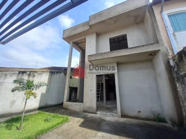 Casa com 200m², à venda, no bairro Parque das Palmeiras em Pindamonhangaba
