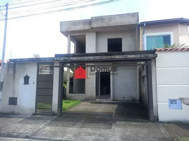 Casa com 200m², à venda, no bairro Parque das Palmeiras em Pindamonhangaba