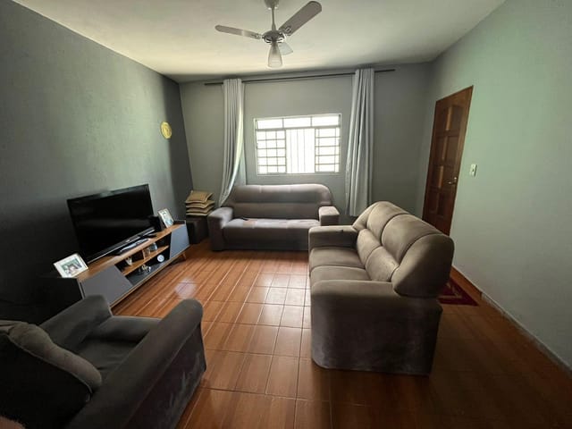 Casa com 250m² 4 quartos e 1 banheiro, à venda, no bairro Parque Valença I em Campinas