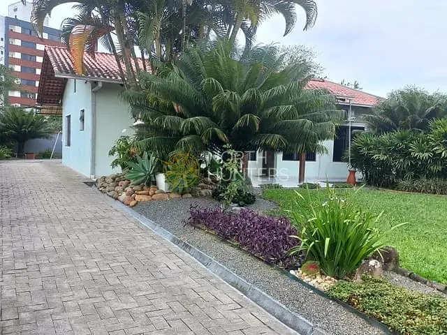 Casa com 157m² 2 quartos e 3 banheiros, à venda, no bairro Costa e Silva em Joinville