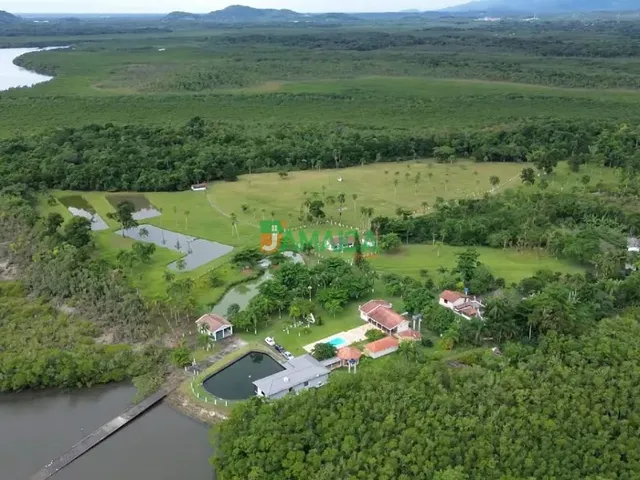 Casa com 360000m² 10 quartos e 3 banheiros, à venda, no bairro Alexandra em Paranaguá