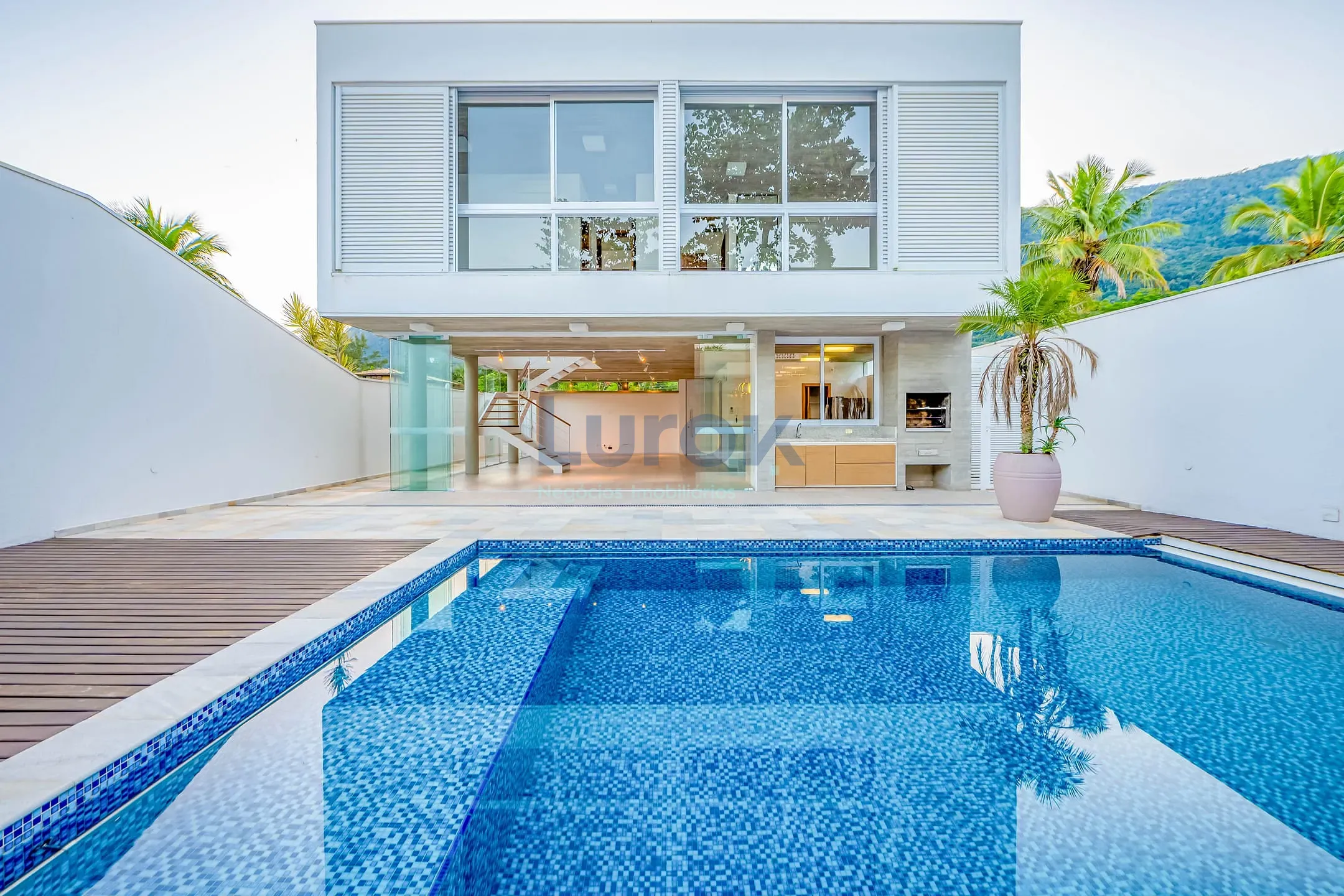 Casa, 4 quartos, 388 m² - Foto 1