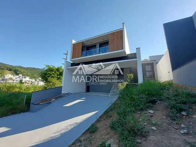 Casa 3 quartos e 2 banheiros, à venda, no bairro Pedra Branca em Palhoça