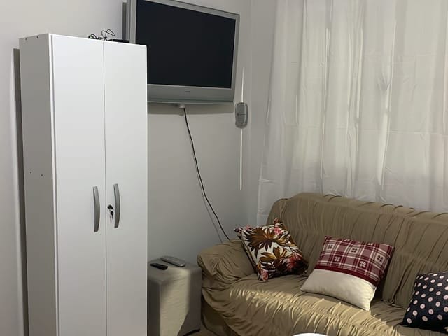 Casa 2 quartos e 1 banheiro, para alugar, no bairro Glória em Belo Horizonte