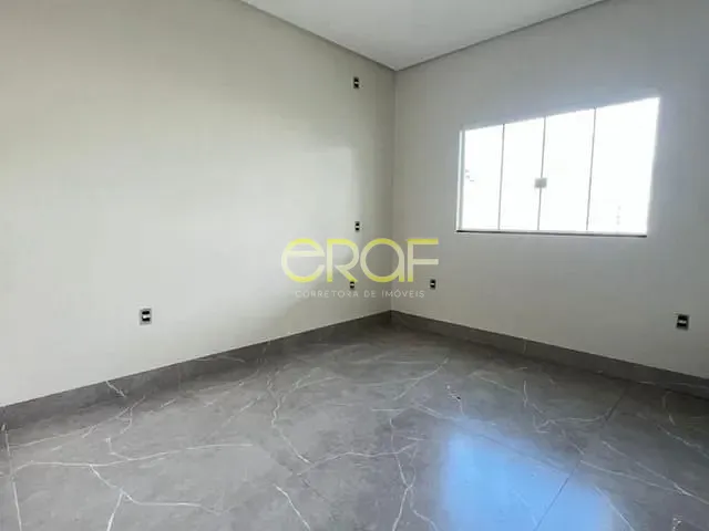 Casa 3 quartos e 2 banheiros, à venda, no bairro Parque Serrano em Formosa
