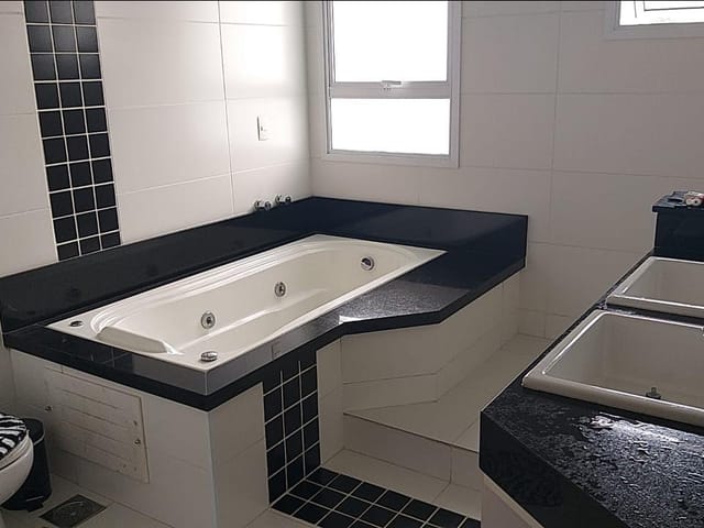 Casa com 250m² 4 quartos e 3 banheiros, à venda, no bairro Urbanova em São José dos Campos