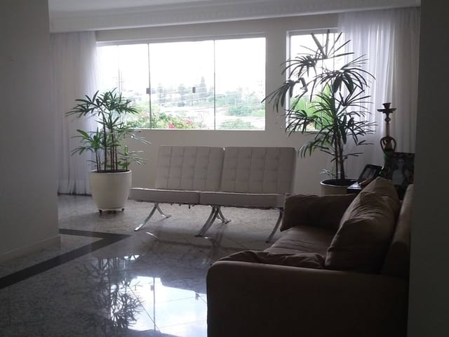 Casa com 440m² 4 quartos e 6 banheiros, à venda, no bairro Iguaçu em Londrina