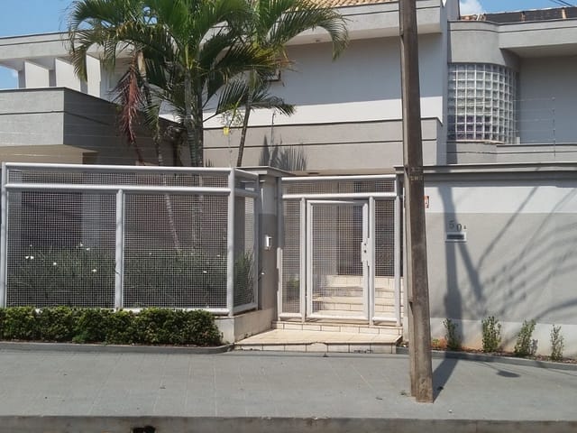 Casa com 440m² 4 quartos e 6 banheiros, à venda, no bairro Iguaçu em Londrina