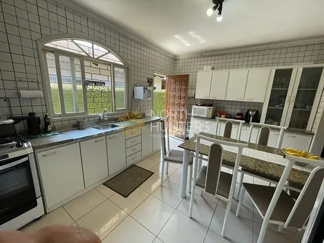 Casa com 360m² 3 quartos e 1 banheiro, à venda, no bairro Itaum em Joinville
