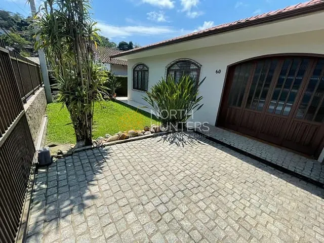 Casa com 360m² 3 quartos e 1 banheiro, à venda, no bairro Itaum em Joinville